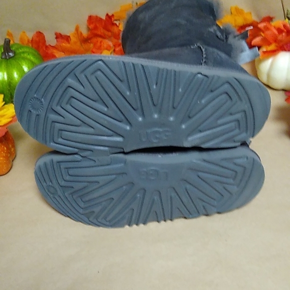 UGG boots SZ 5 - Picture 5 of 6